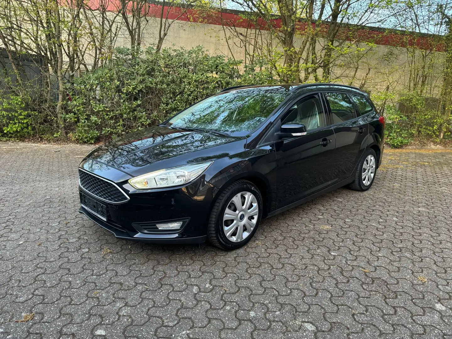 Ford Focus Turnier 1.0 EcoBoost Start-Stopp-System Titanium - 1