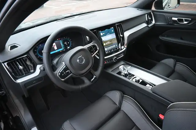 Volvo S60 view 12