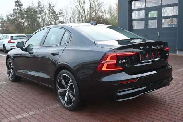 Volvo S60 view 3