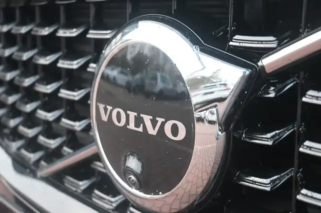 Volvo S60 view 9