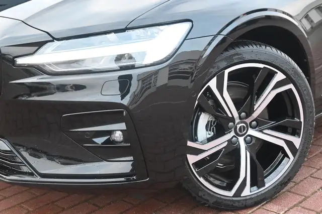 Volvo S60 view 11