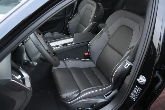 Volvo S60 view 13