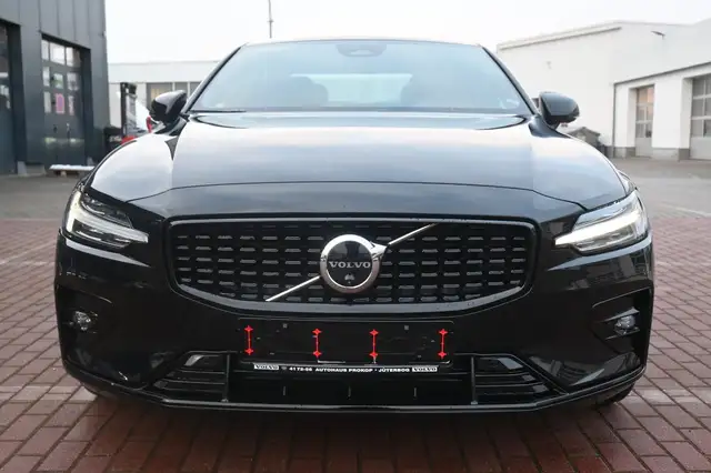 Volvo S60 view 8