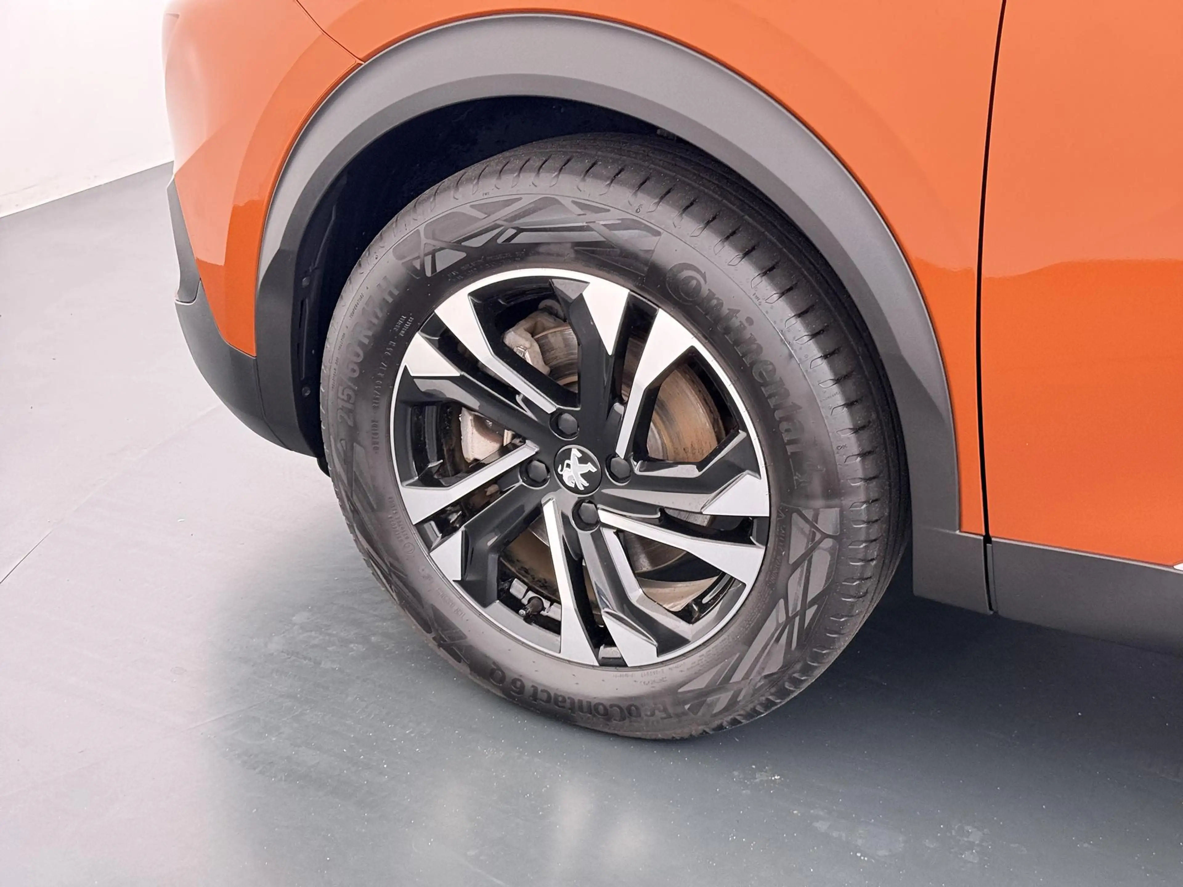 Peugeot e-2008 SUV Allure Pack 50 kWh 136pk | Navigatie via Apple — photo 13