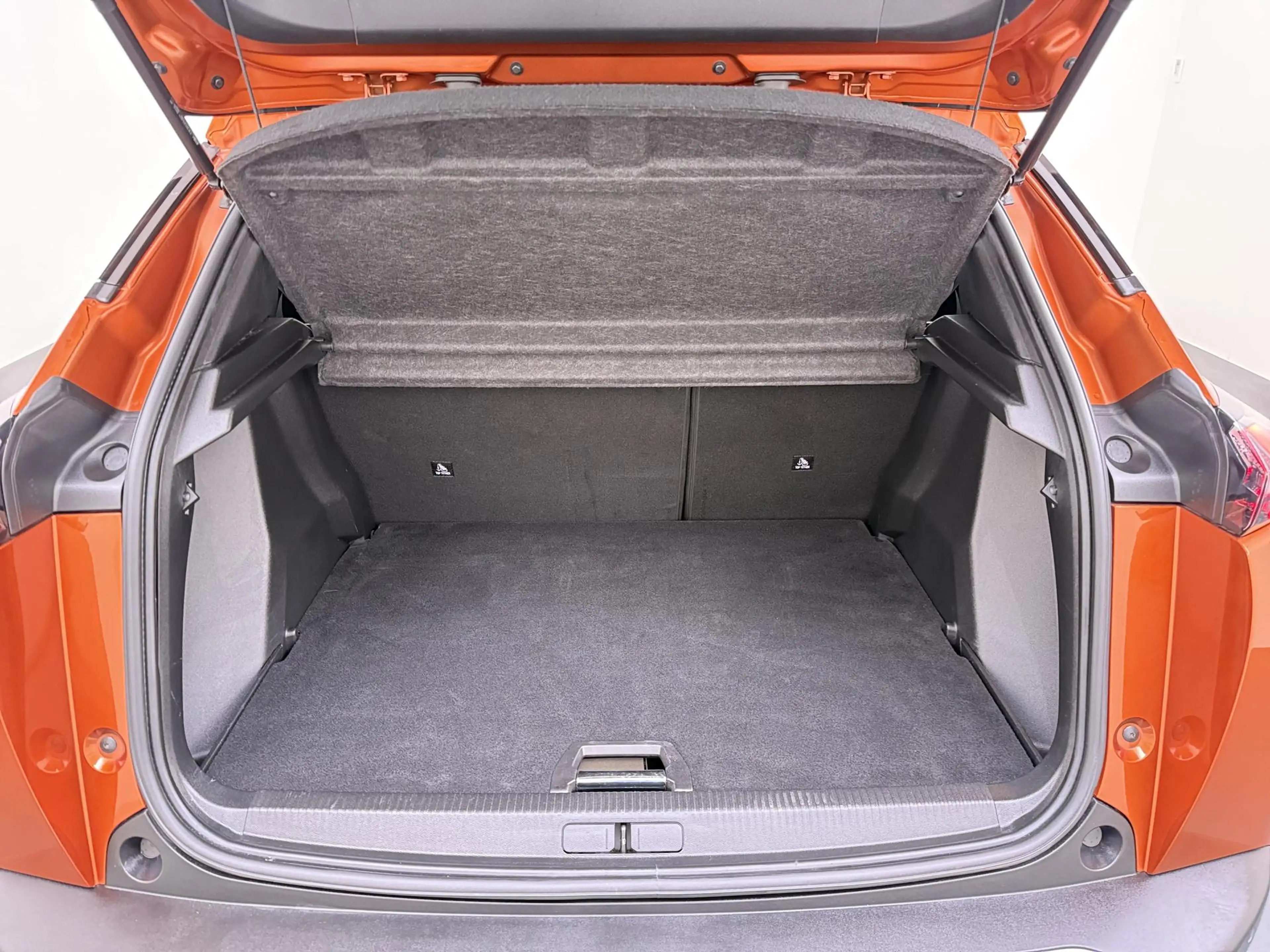 Peugeot e-2008 SUV Allure Pack 50 kWh 136pk | Navigatie via Apple — photo 12