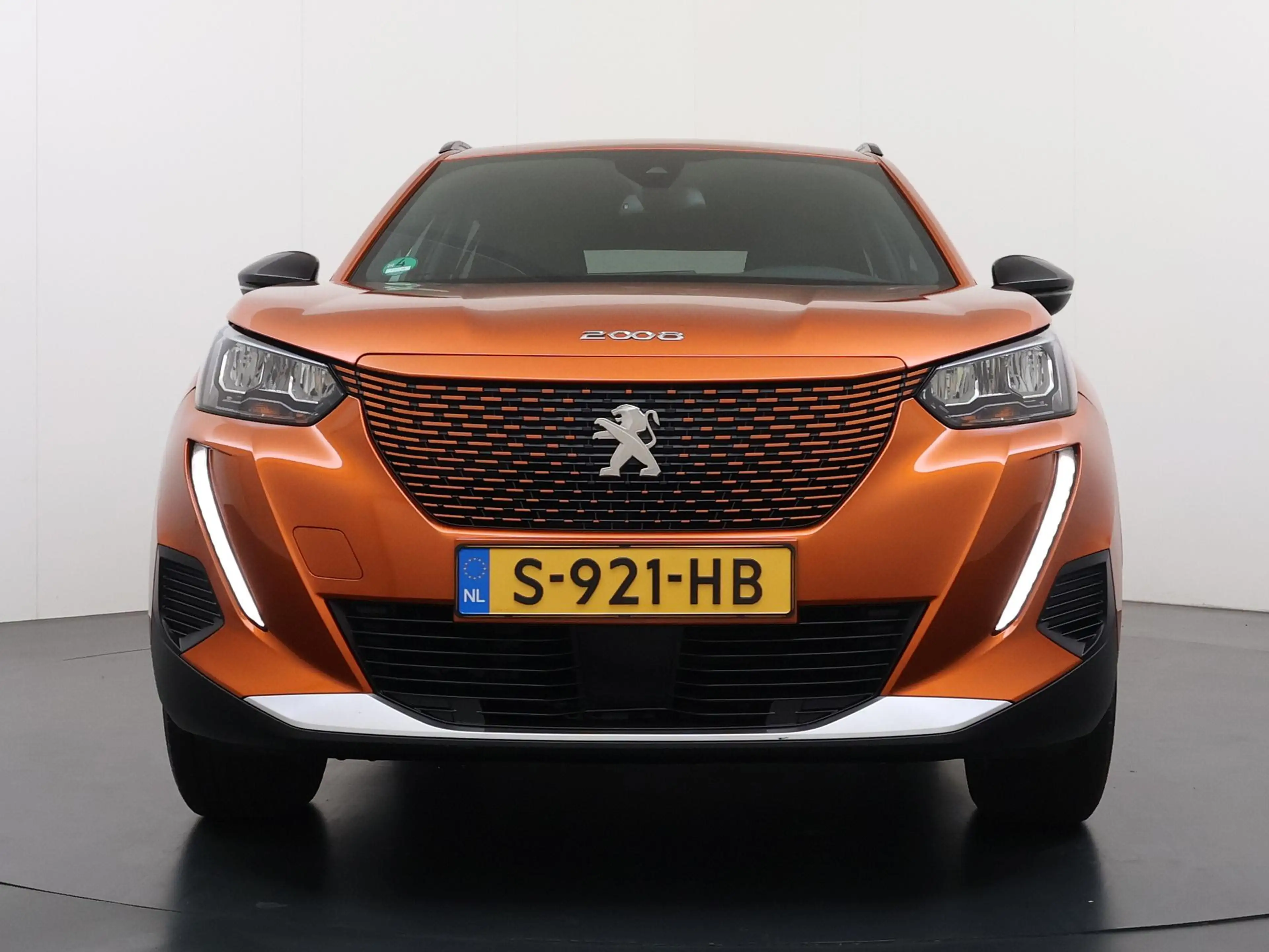 Peugeot e-2008 SUV Allure Pack 50 kWh 136pk | Navigatie via Apple — photo 3