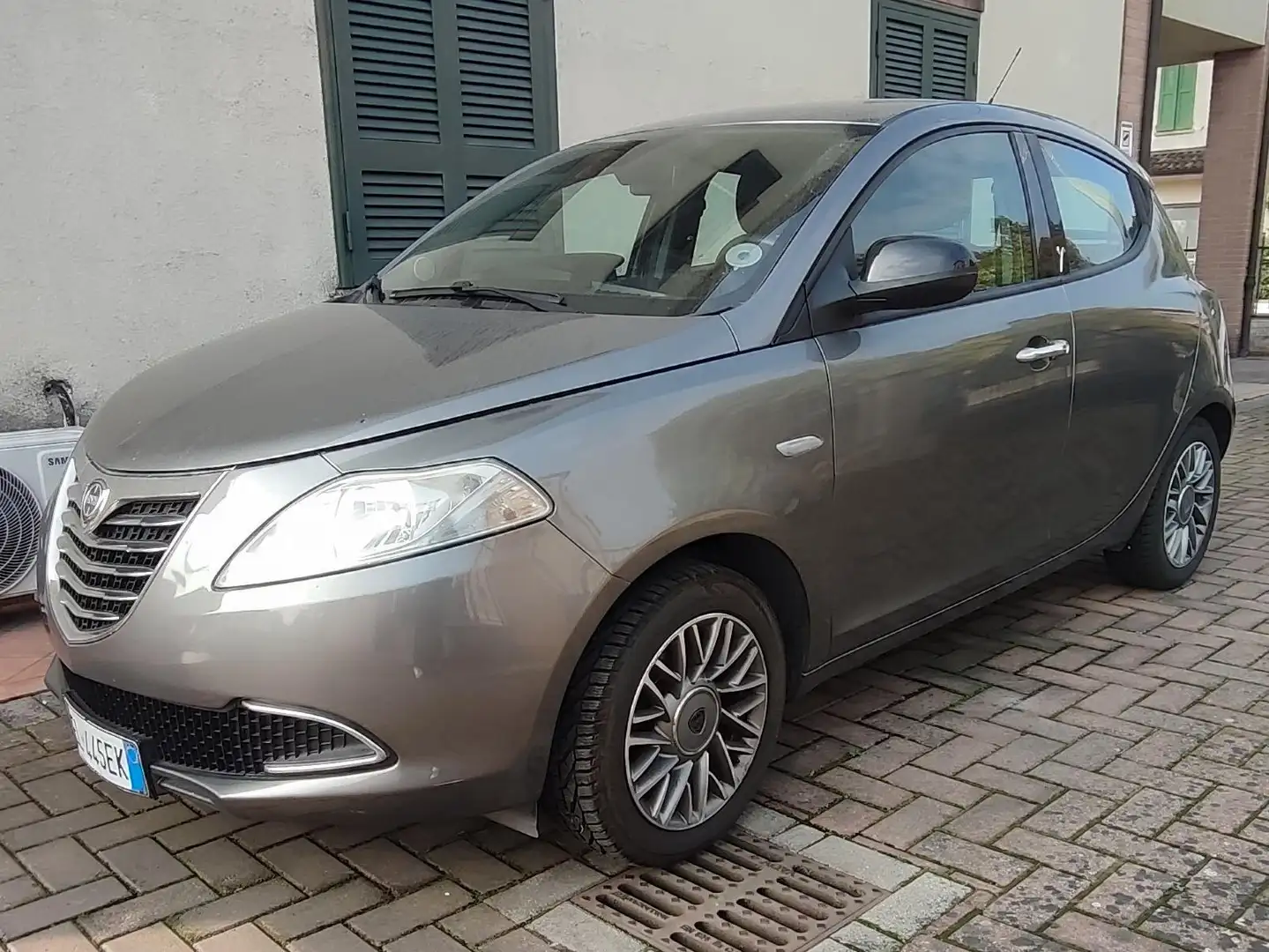 Lancia Ypsilon Ypsilon III 2011 0.9 t.air Gold s Grigio - 1