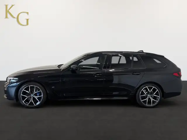 BMW 5 Series view 4