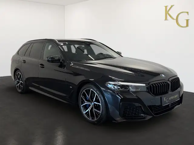 BMW 5 Series view 10