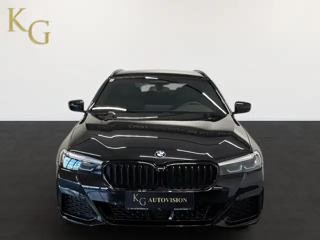 BMW 5 Series view 11