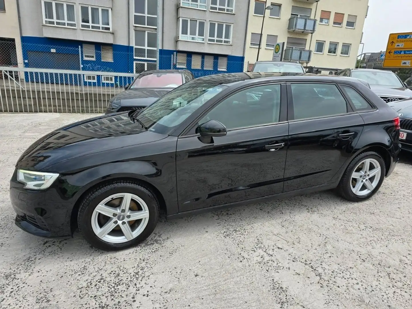Audi A3 Sportback 1,4 TFSI ACT NAVI*AHK*PARKS Schwarz - 1