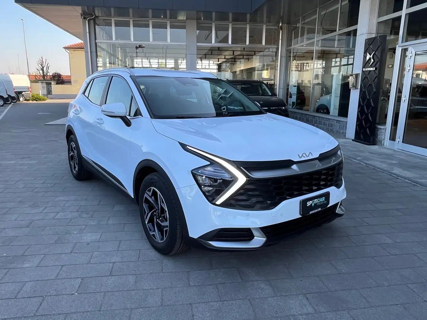 Kia Sportage Mild Hybrid 1.6 CRDi 136cv DCT BUSINESS AZIENDALE Bianco - 1