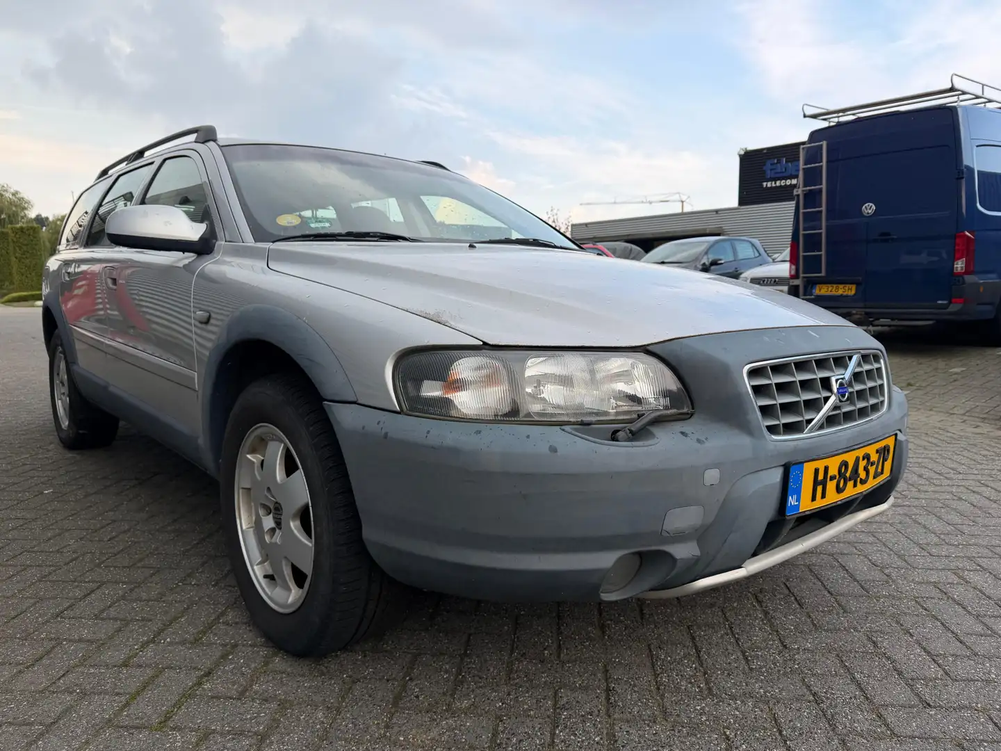 Volvo V70 2.4 T AWD EXPORT/HANDEL | Automaat | Leder | Trekh Grau - 2