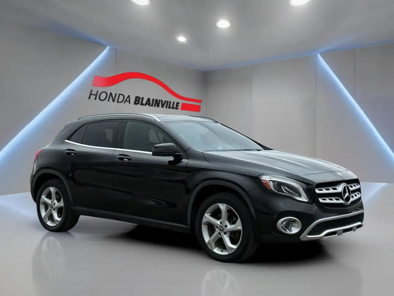 Mercedes-Benz GLA снимка Mercedes-Benz GLA