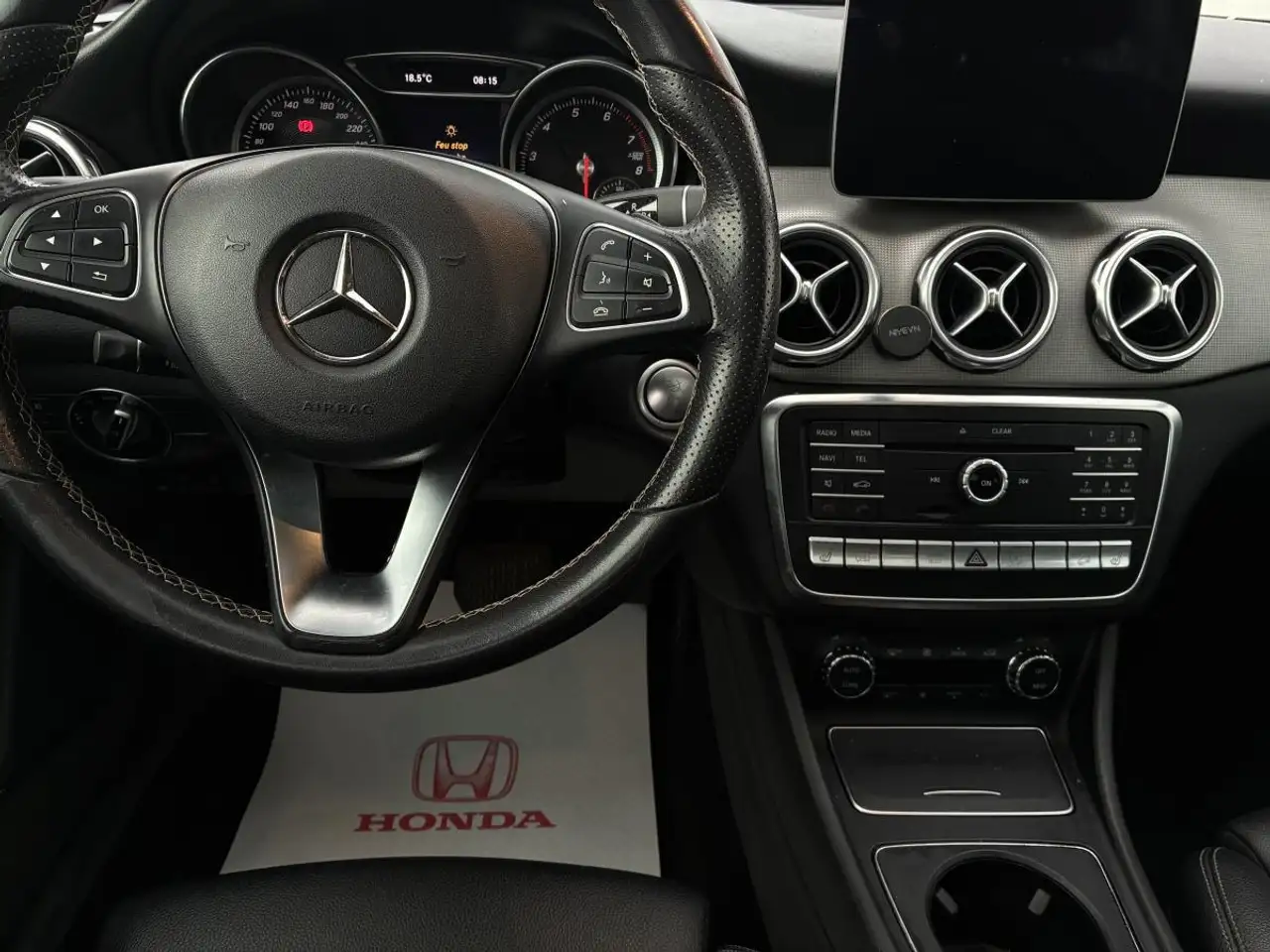 Mercedes-Benz GLA снимка Mercedes-Benz GLA