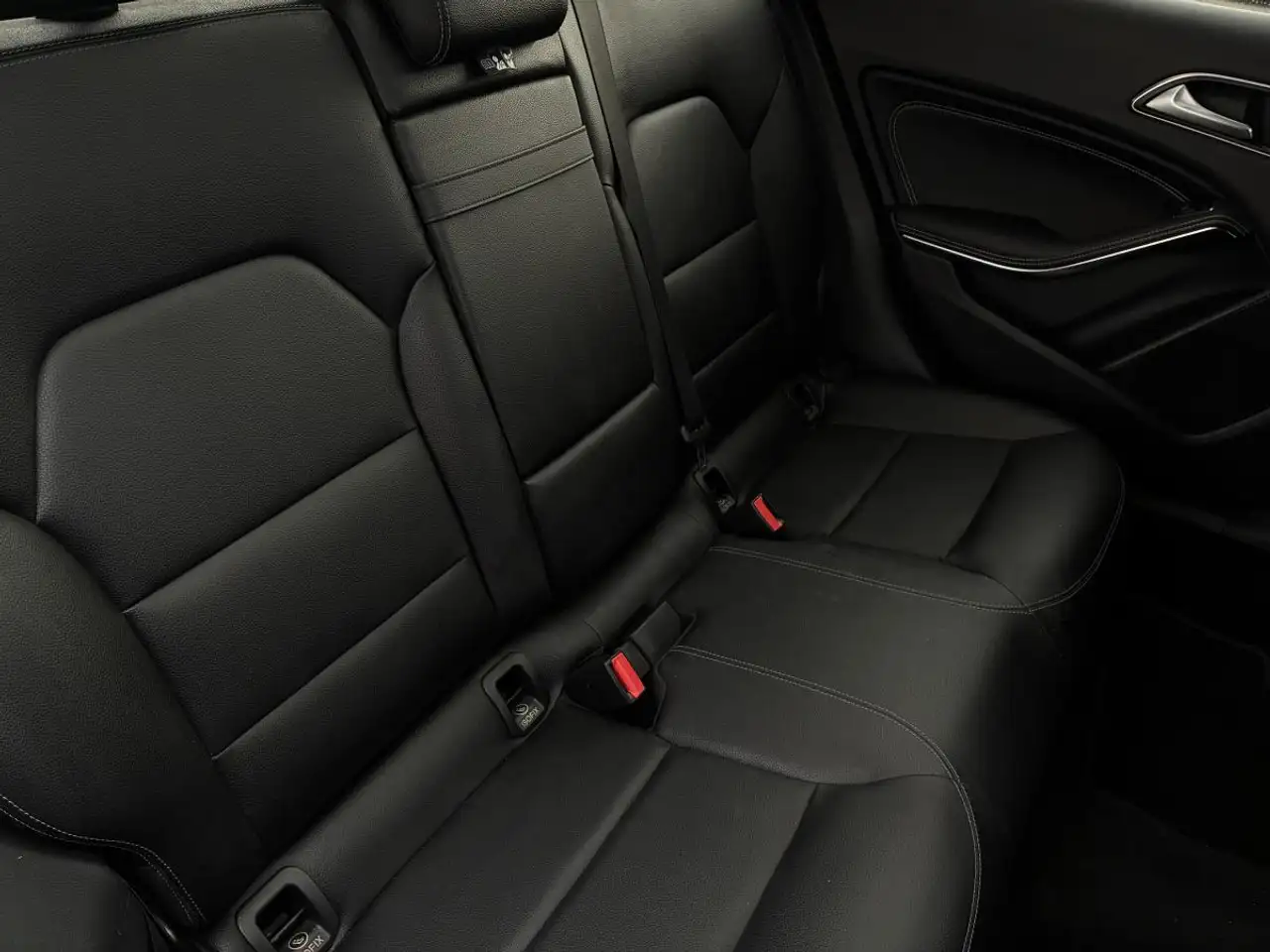 Mercedes-Benz GLA снимка Mercedes-Benz GLA