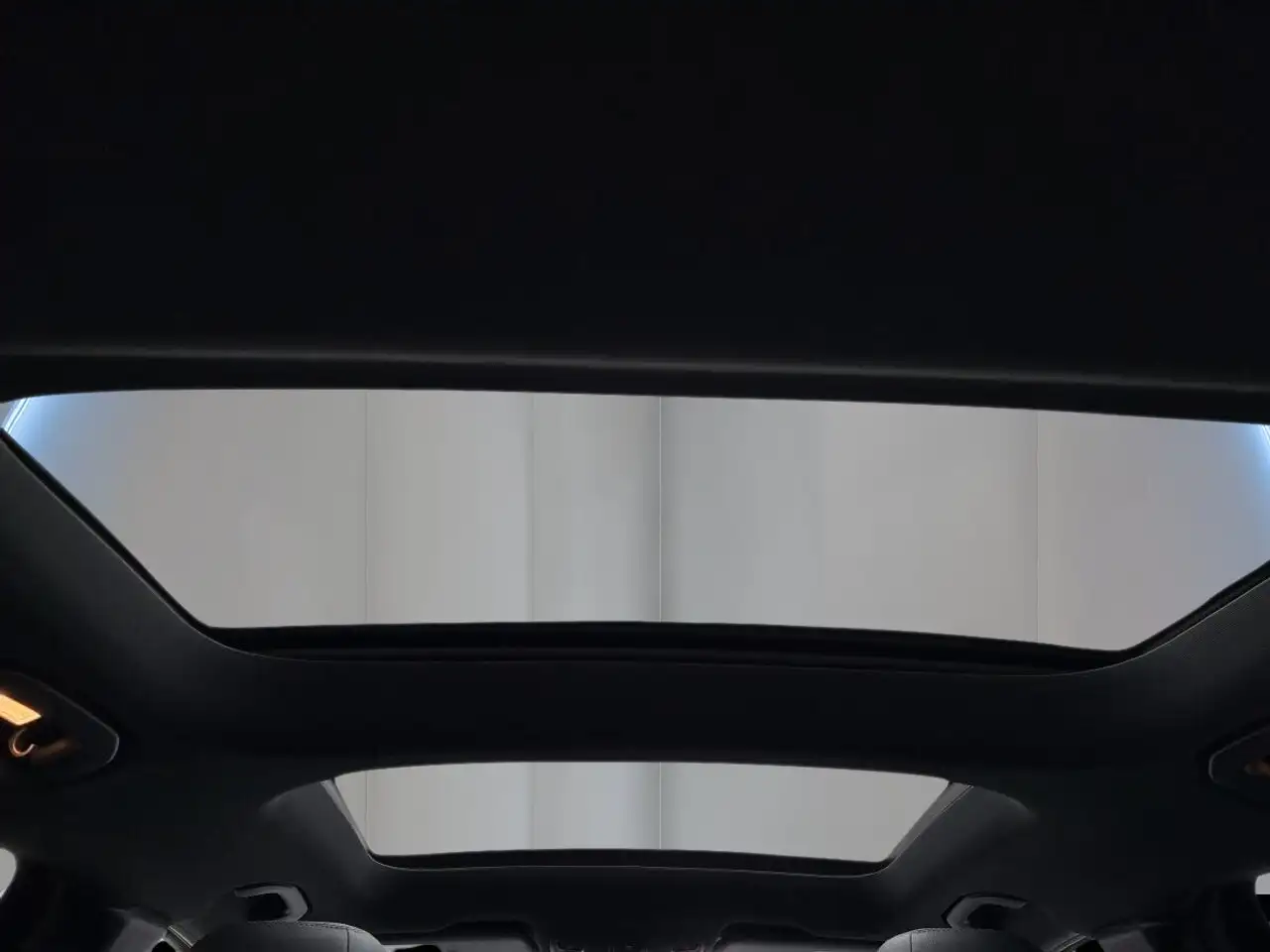 Mercedes-Benz GLA снимка Mercedes-Benz GLA