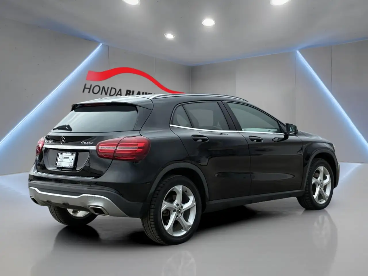 Mercedes-Benz GLA снимка Mercedes-Benz GLA