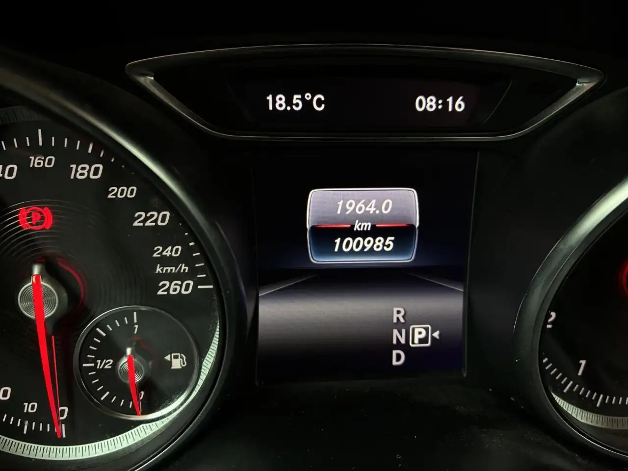 Mercedes-Benz GLA снимка Mercedes-Benz GLA