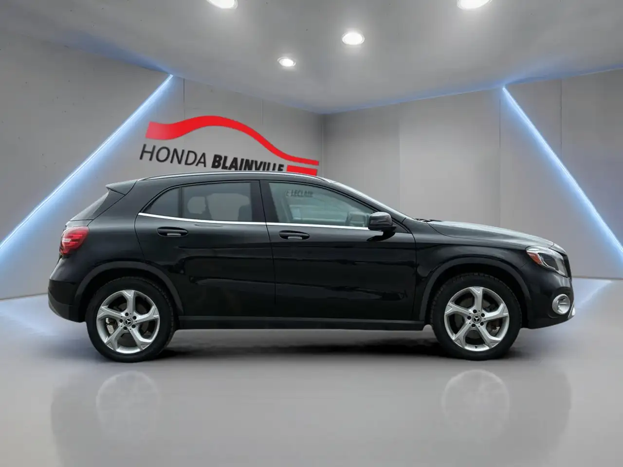 Mercedes-Benz GLA снимка Mercedes-Benz GLA