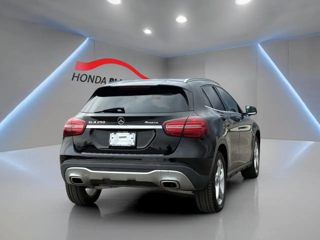 Mercedes-Benz GLA снимка Mercedes-Benz GLA