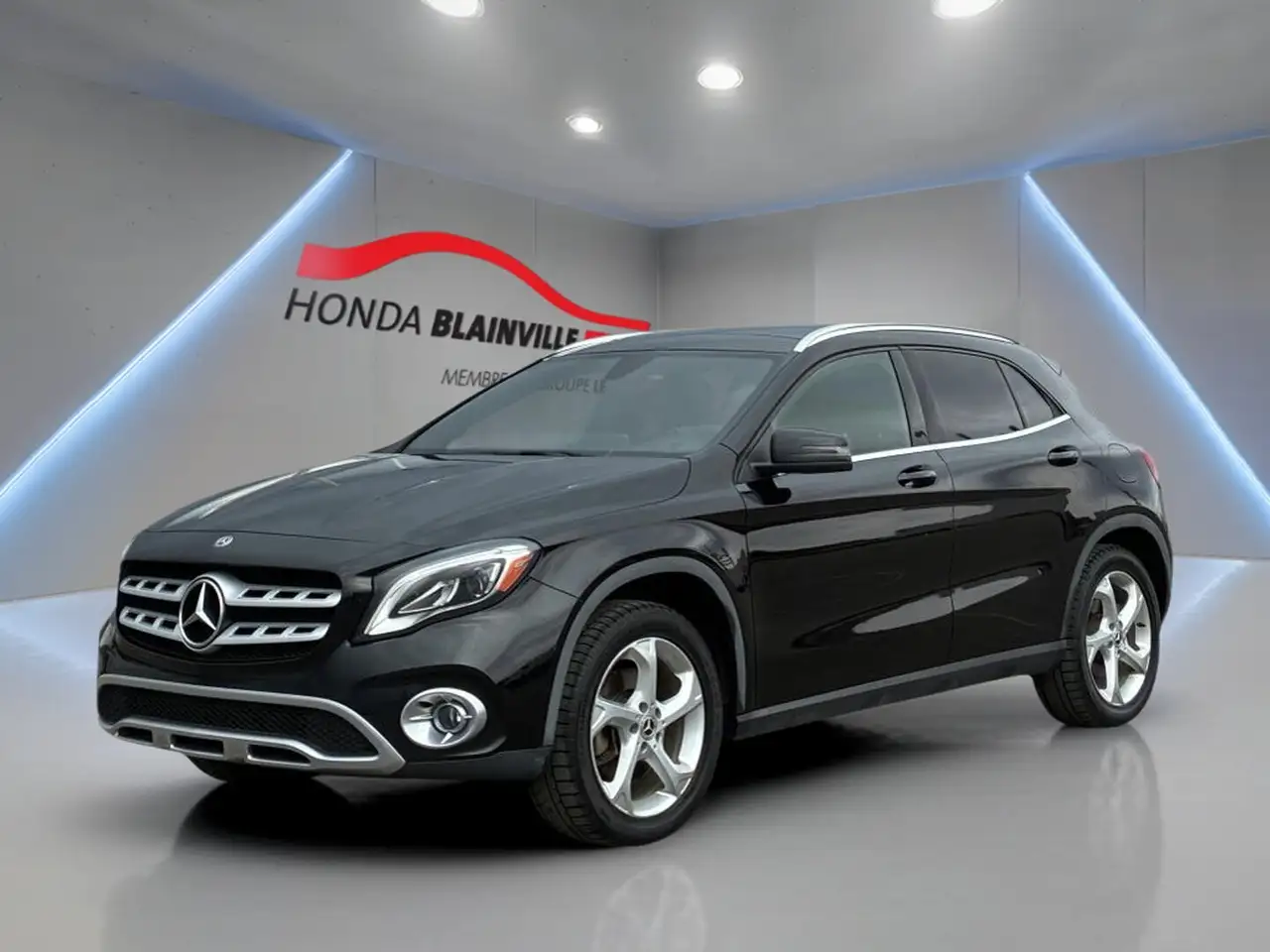 Mercedes-Benz GLA снимка Mercedes-Benz GLA