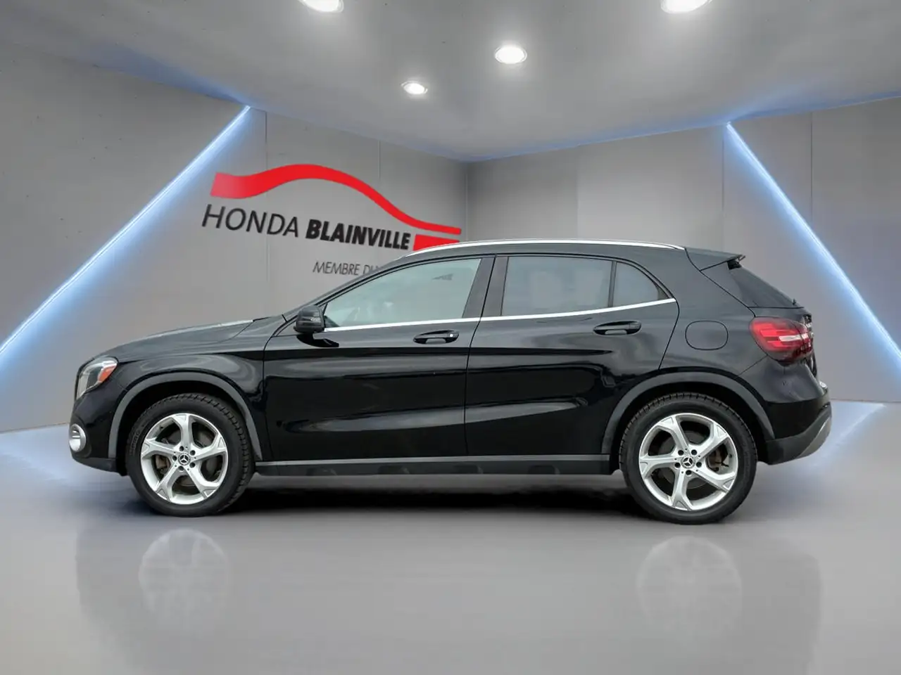 Mercedes-Benz GLA снимка Mercedes-Benz GLA