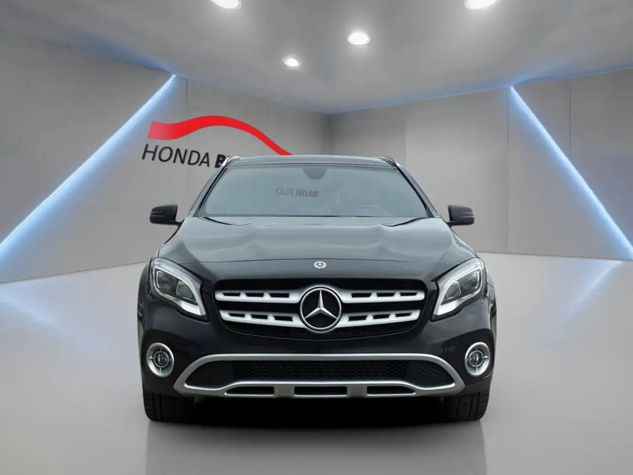 Mercedes-Benz GLA снимка Mercedes-Benz GLA