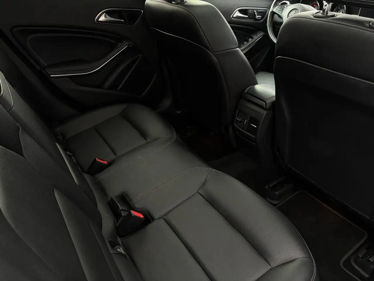 Mercedes-Benz GLA снимка Mercedes-Benz GLA