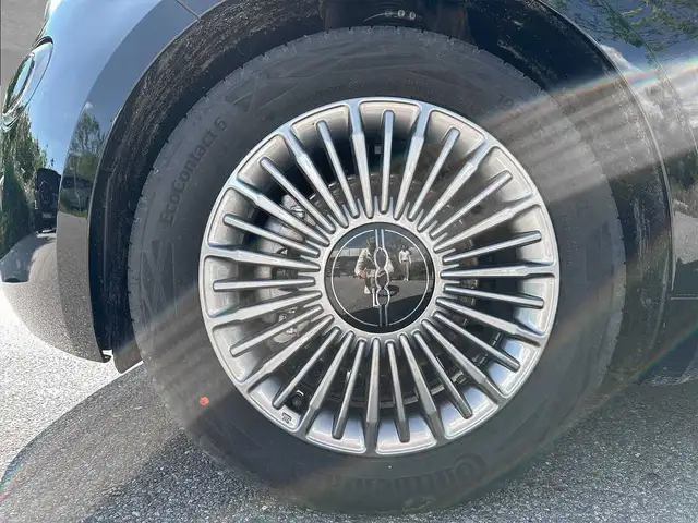 Fiat 500e view 9