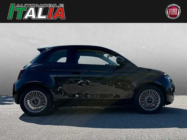 Fiat 500e view 6
