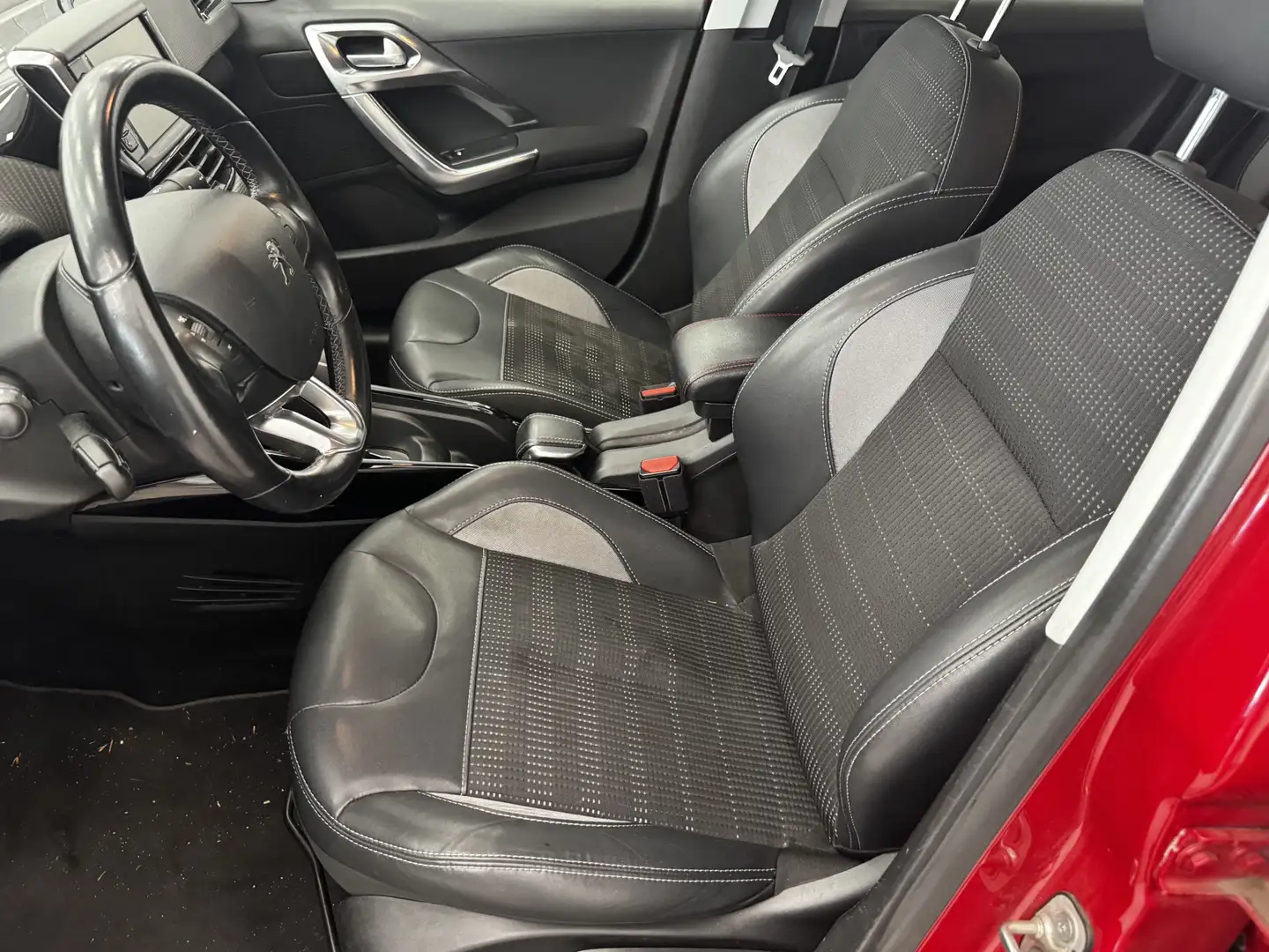 Peugeot 2008 1.2 PureTech Allure | NIEUW BINNEN, FOTO'S VOLGEN Rojo - 2