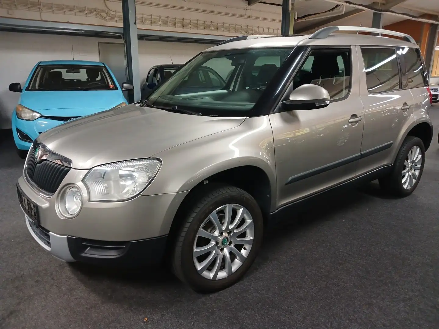 Skoda Yeti Ambition 4x4 PANO KLIMAUT AUTOMATIK Beige - 2