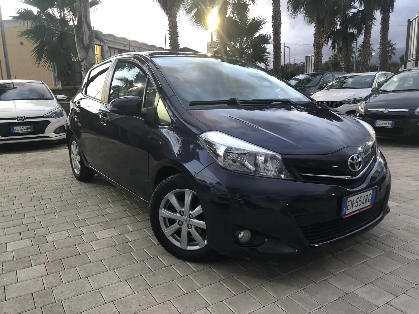 Toyota Yaris 5p 1.3 Lounge s/CL Lilla - 1