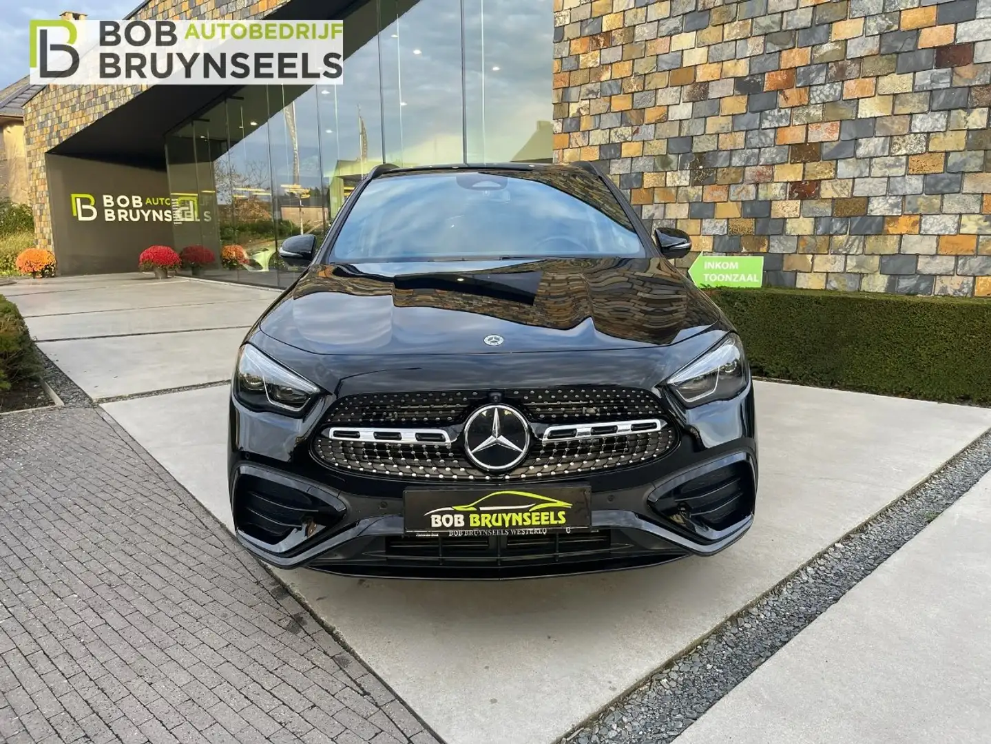 Mercedes-Benz GLA 180 GLA 180 7G-DCT AMG Line Advanced Plus Zwart - 2