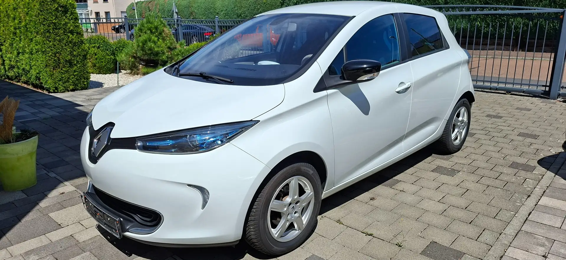 Renault ZOE Life E 1 Hand , Tüv 11/2026 incl. Batterie ! Weiß - 2