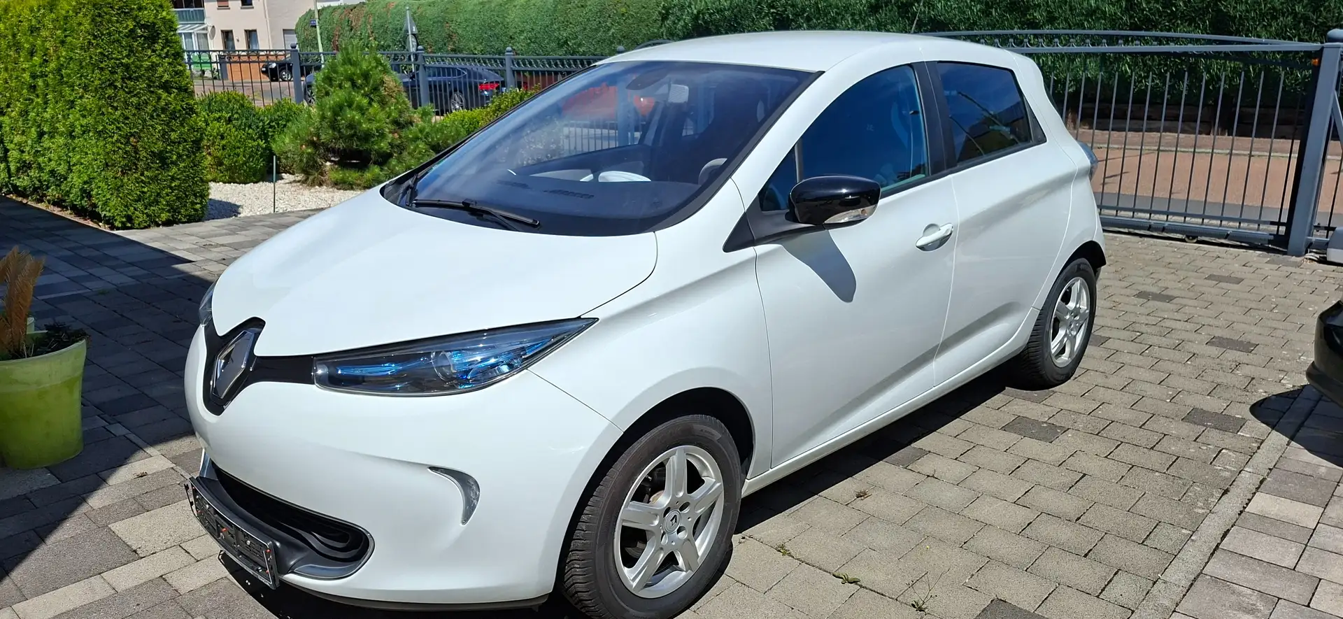 Renault ZOE Life E 1 Hand , Tüv 11/2026 incl. Batterie ! Weiß - 1