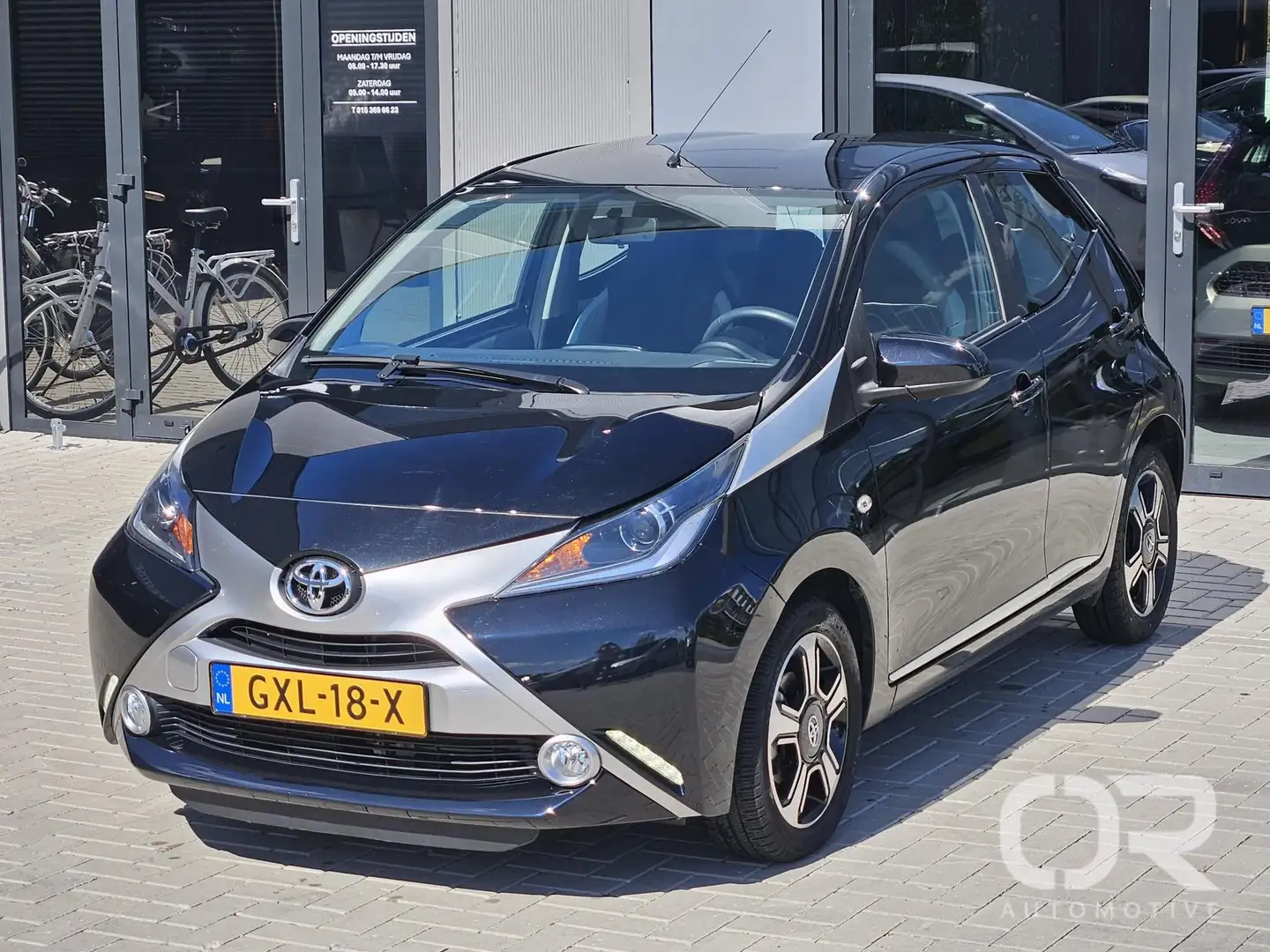 Toyota Aygo 1.0 VVT-i x-clusiv Cam ECC LM15 22.000km Zwart - 1