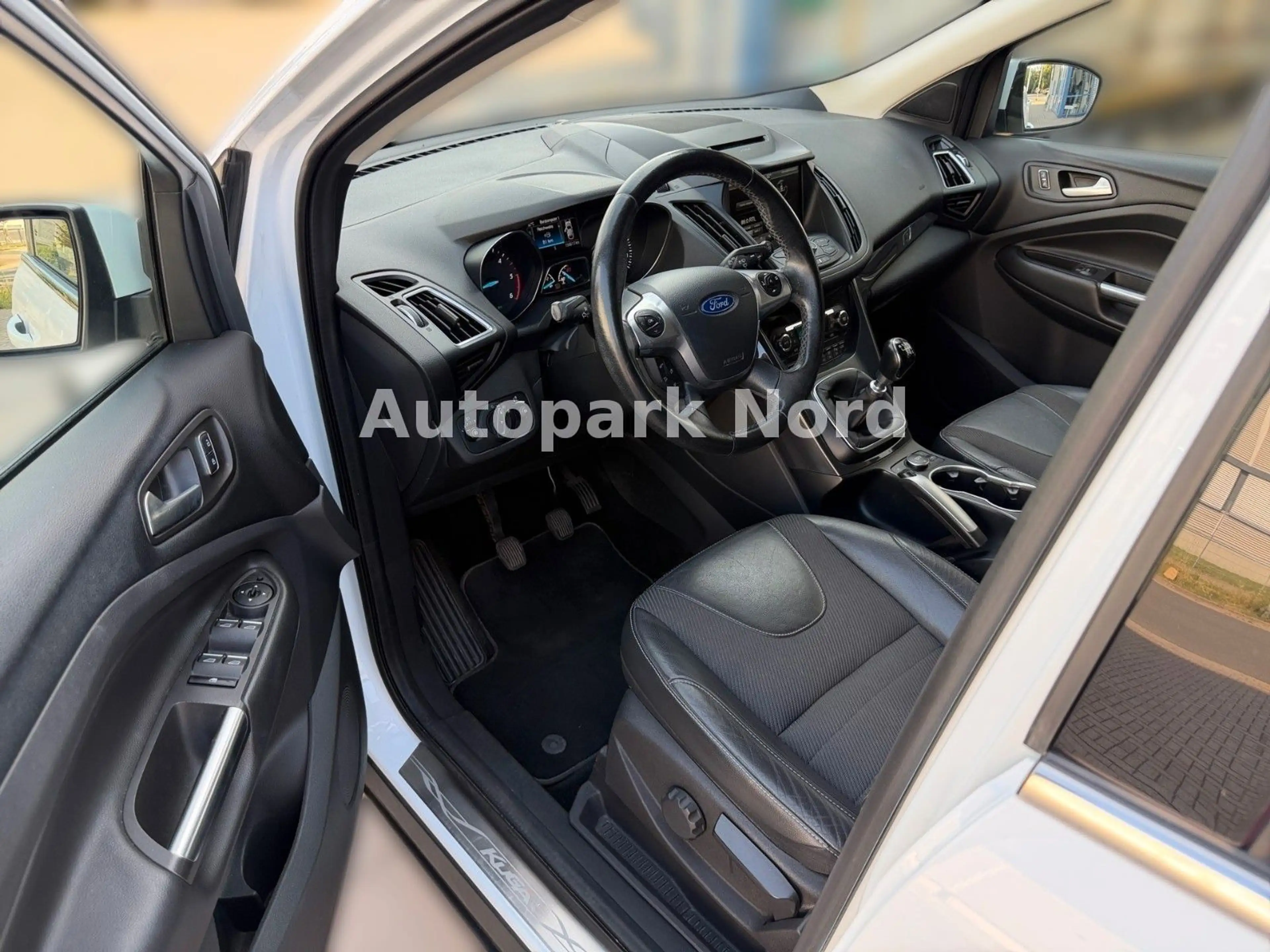 Ford Kuga 2.0 TDCi 4x4 132 kW Titanium - AHK — photo 15