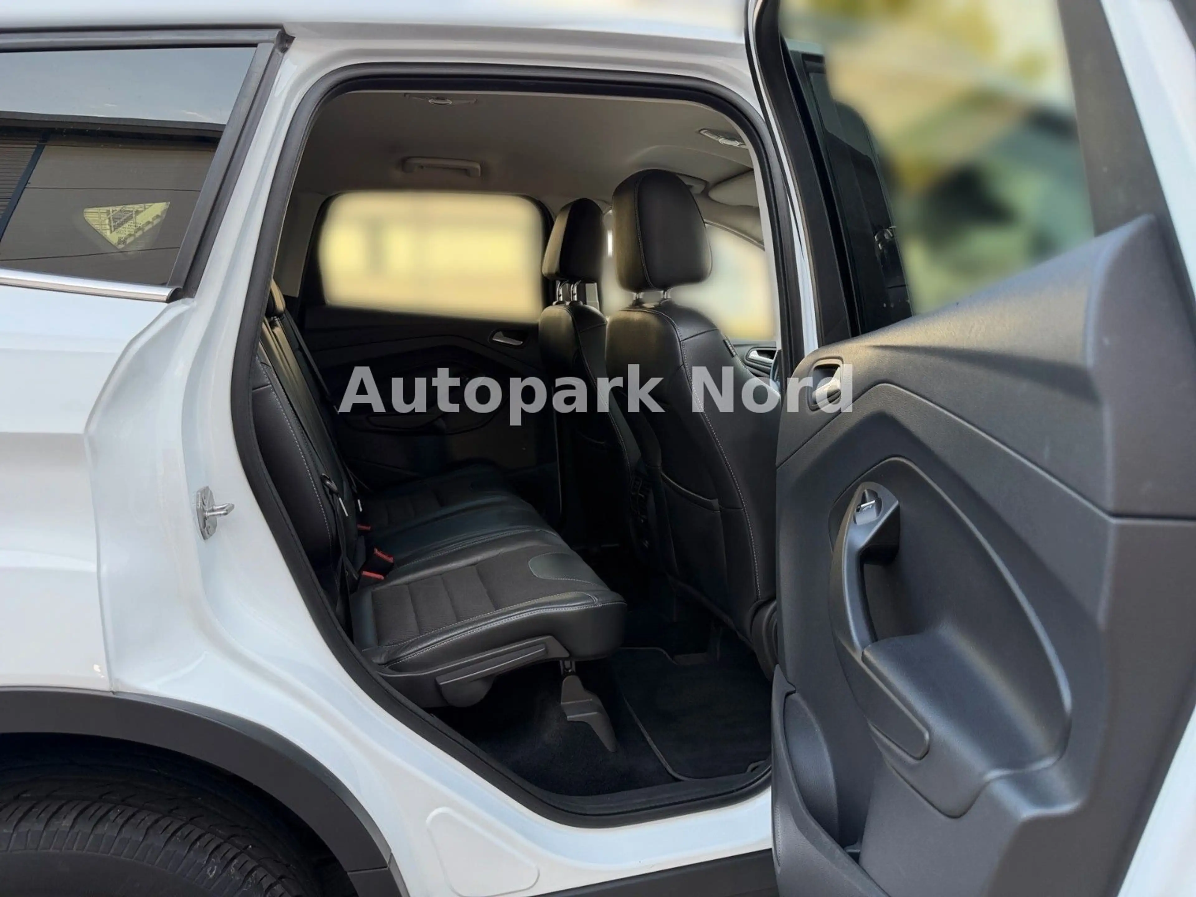Ford Kuga 2.0 TDCi 4x4 132 kW Titanium - AHK — photo 14