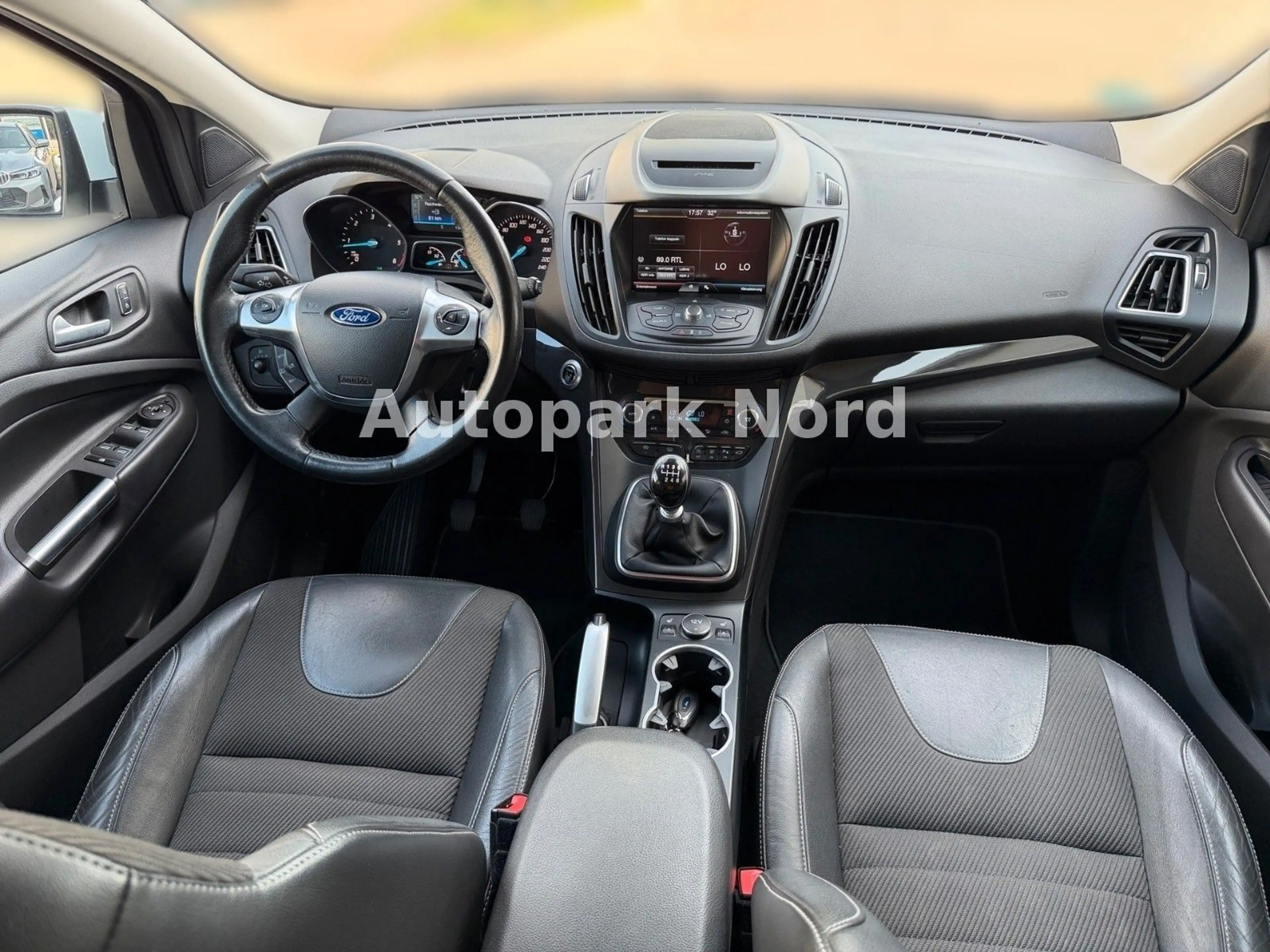 Ford Kuga 2.0 TDCi 4x4 132 kW Titanium - AHK — photo 12