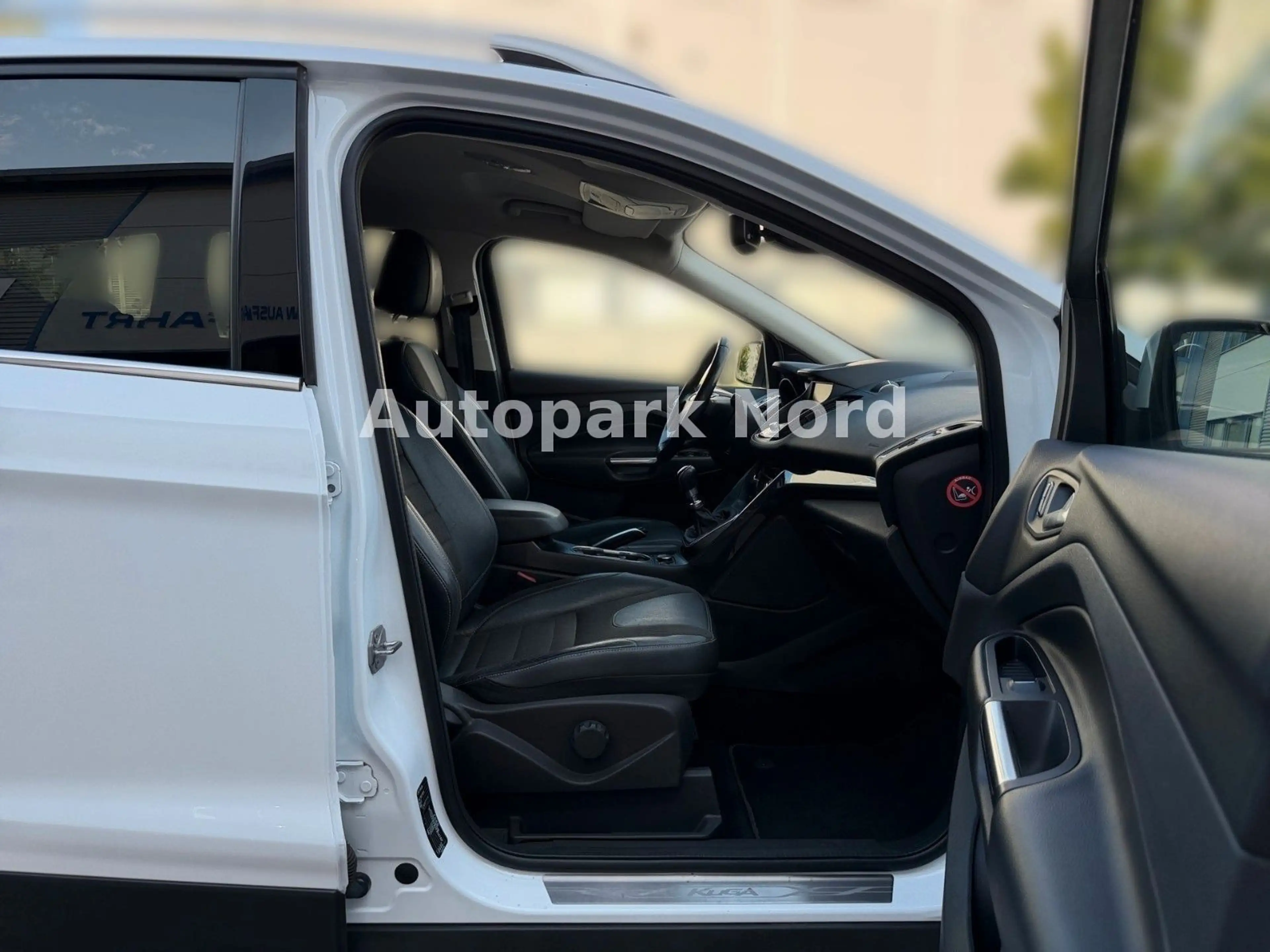 Ford Kuga 2.0 TDCi 4x4 132 kW Titanium - AHK — photo 11