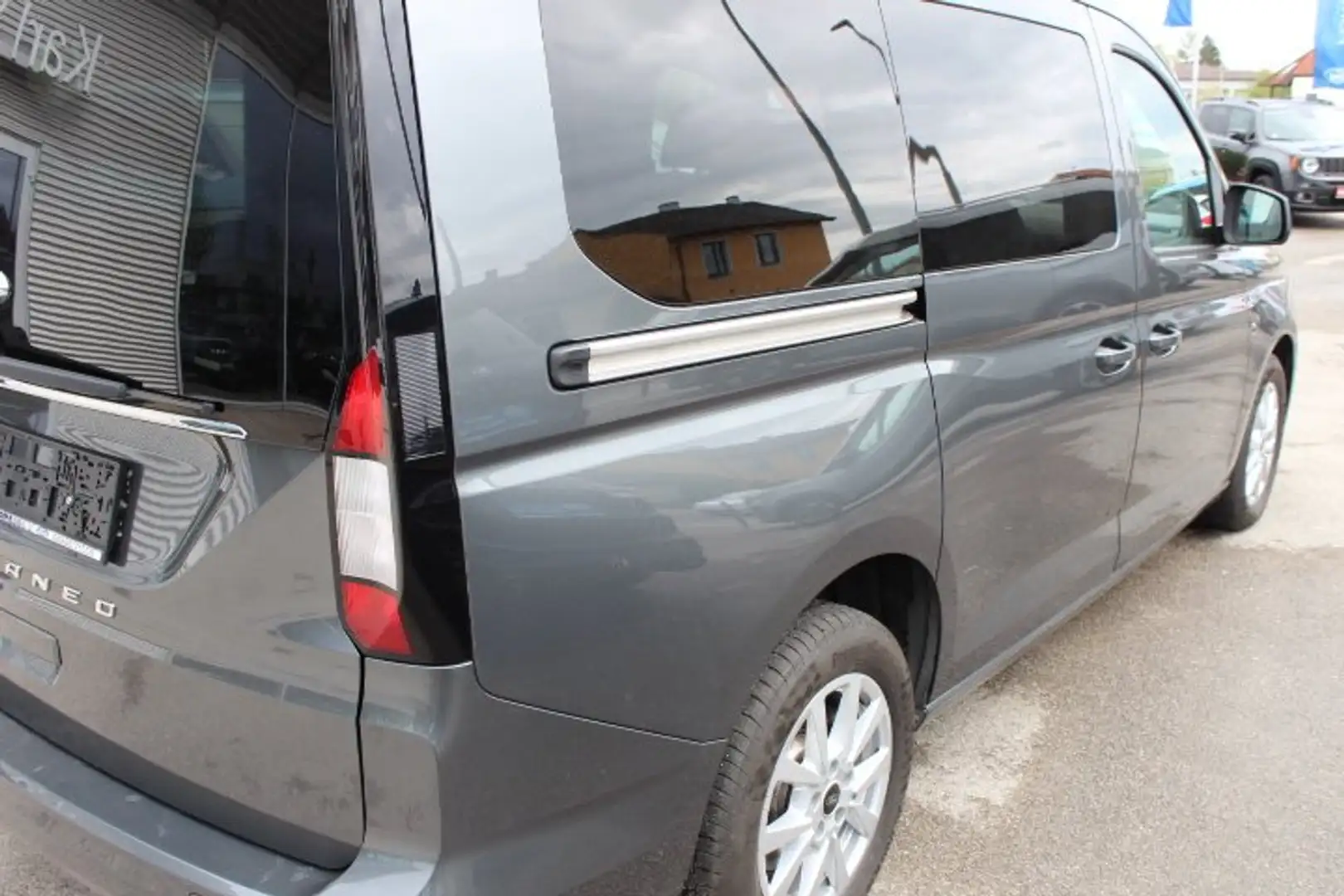 Ford Grand Tourneo Connect Active Aut. Grijs - 2