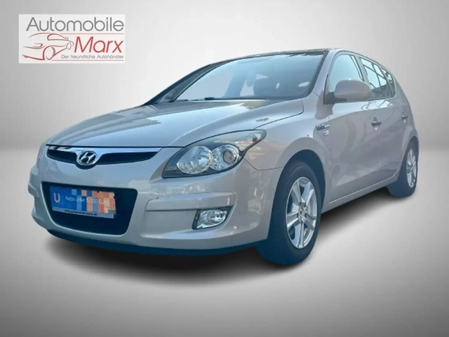 Hyundai i30 1,4 Fifa WM Edition,TÜV&Insp.NEU,8-fach-Bereift Zilver - 2