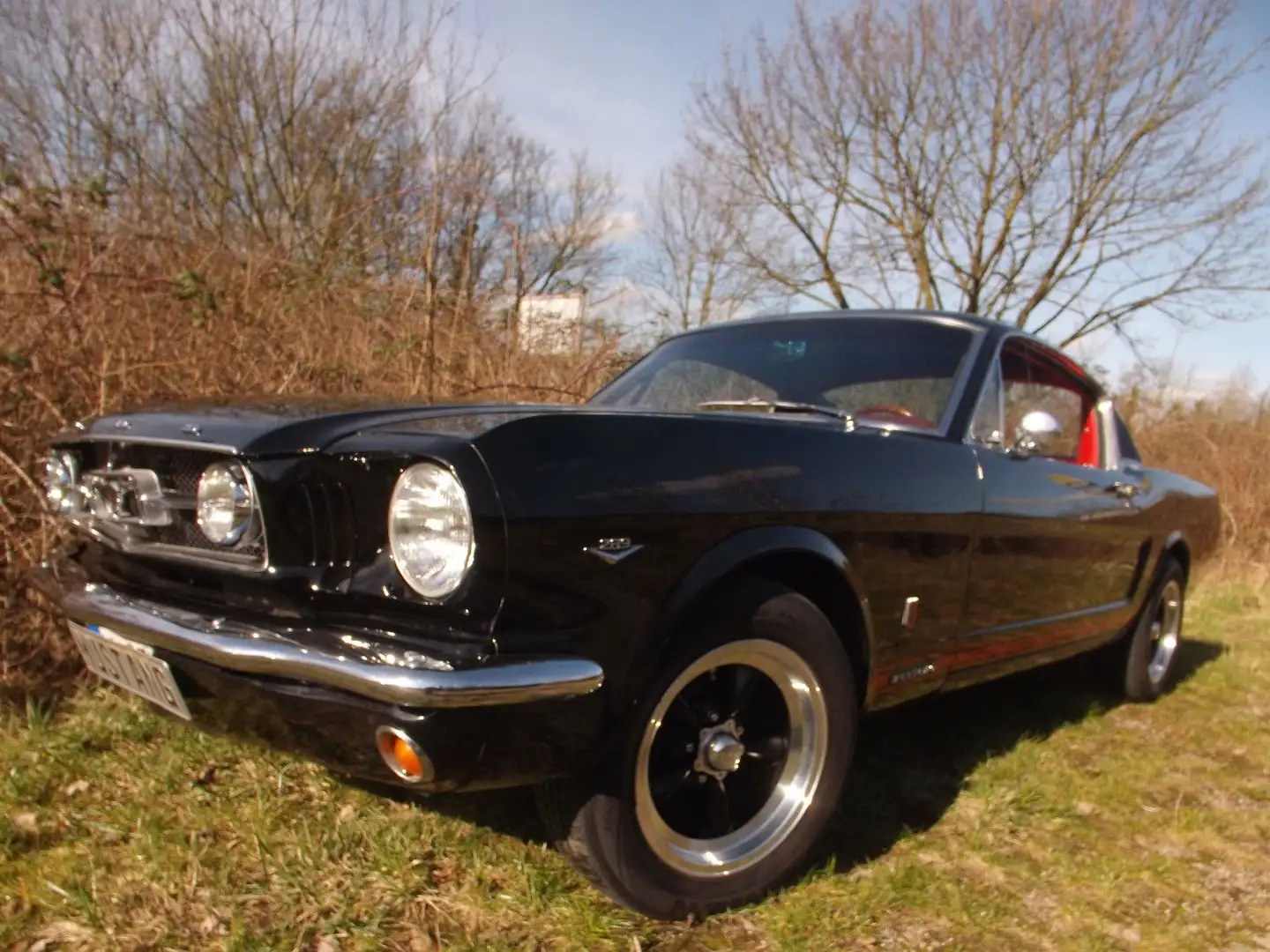 Ford Mustang Fastback - rabenschwarz und blutrot! Schwarz - 2