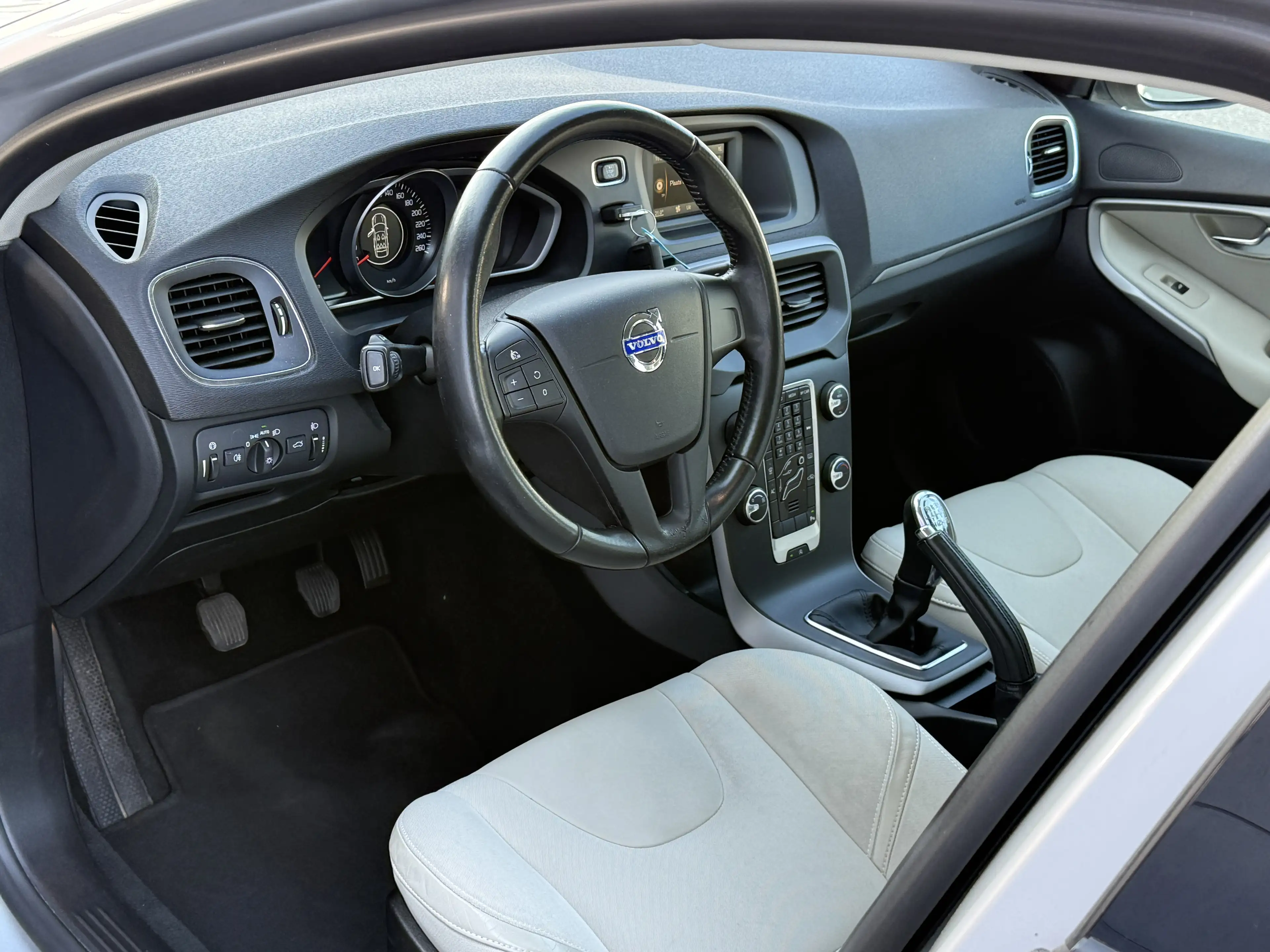 Volvo V40 V40 1.6 T2 Base 1 jaar Garantie — photo 14