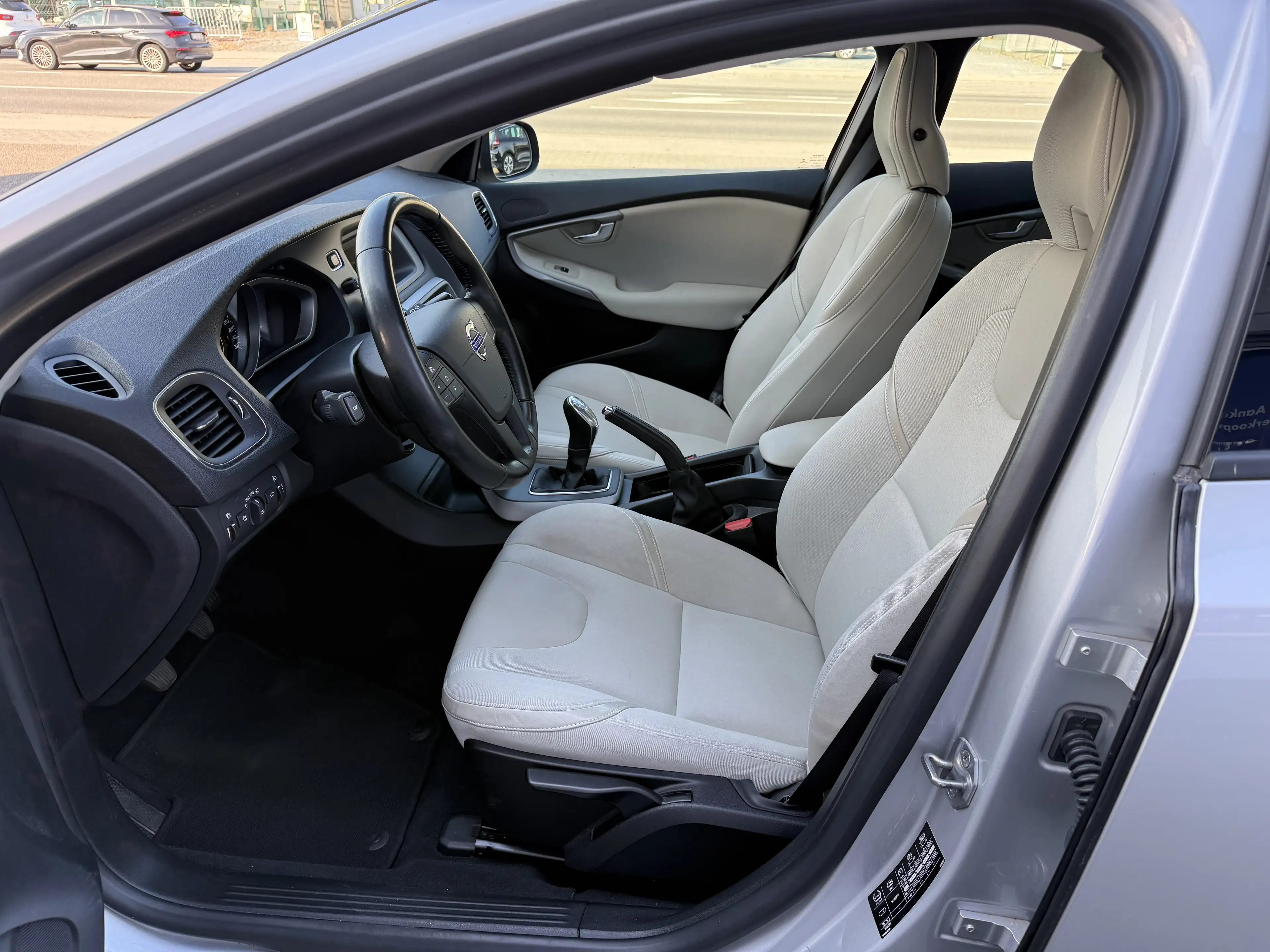 Volvo V40 V40 1.6 T2 Base 1 jaar Garantie — photo 13