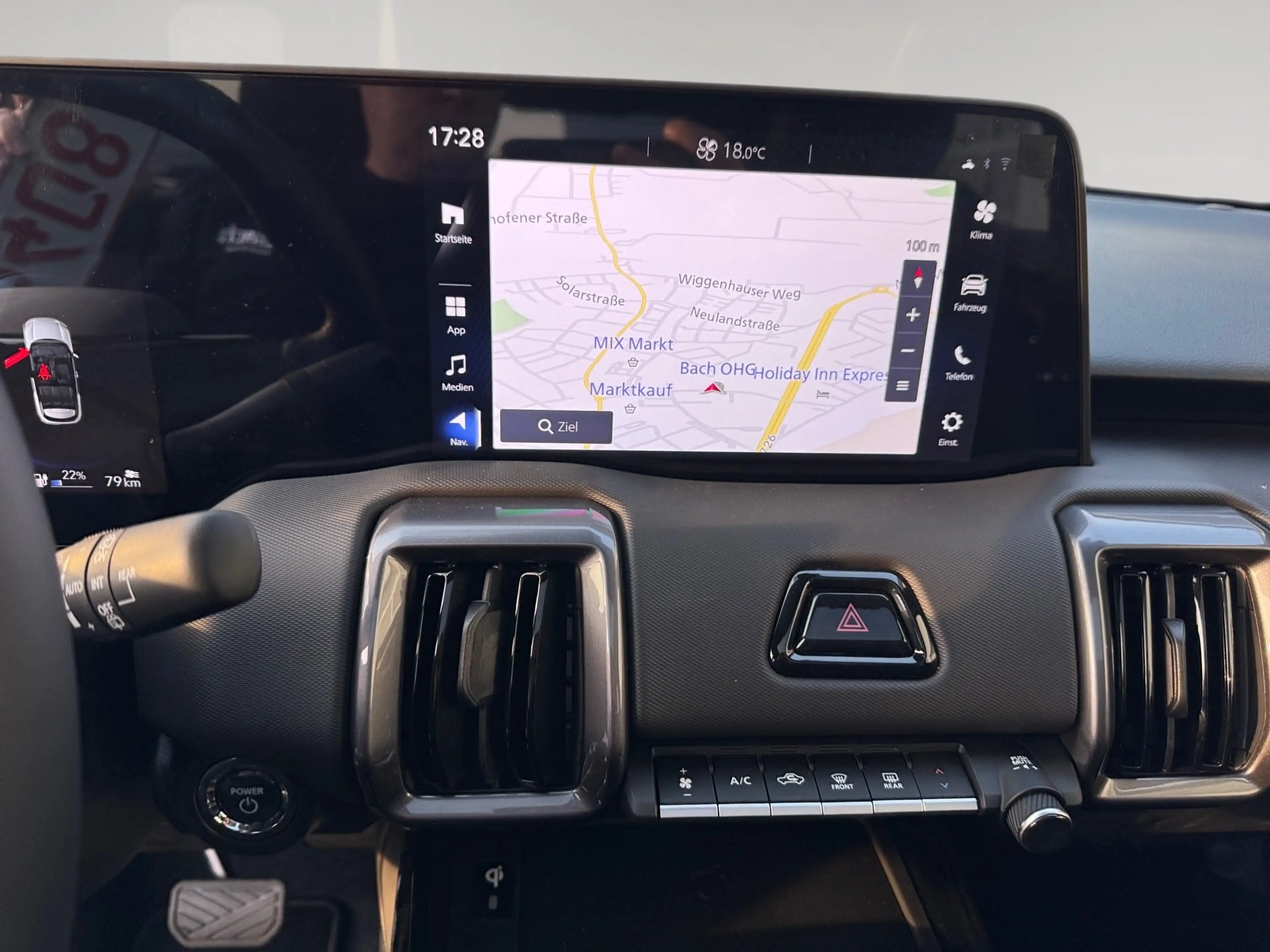 Toyota Urban Cruiser Lounge ACC+LED+Navi+Pano+SHZ+360 — photo 9