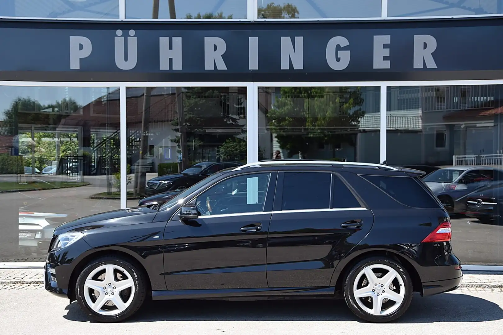 Mercedes-Benz ML 350 Blue Efficiency 4MATIC Aut. *Edition 1*designo* Schwarz - 1
