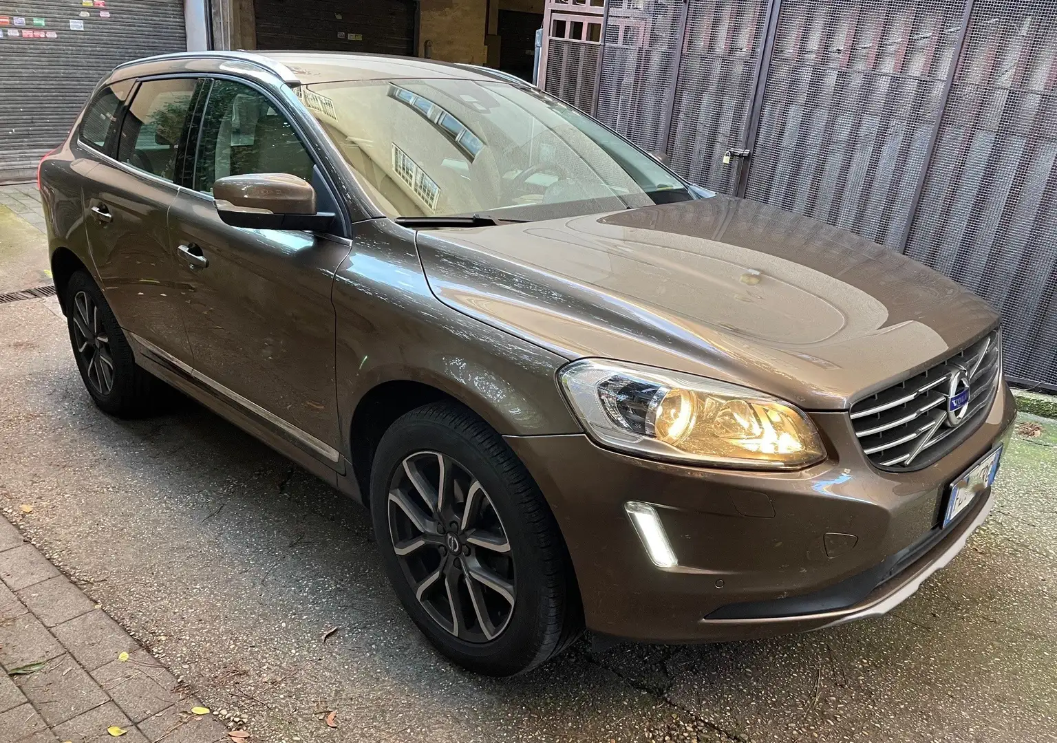 Volvo XC60 XC60 2.0 d4 Summum 190cv geartronic Marrone - 2